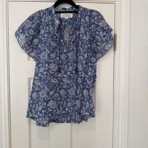 Trovata Brett Short Sleeve Bohemian Blouse in blue floral print Size M